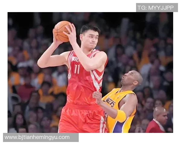 姚明在篮球场上的投篮技巧与风格解析，重温他的经典瞬间与辉煌成就