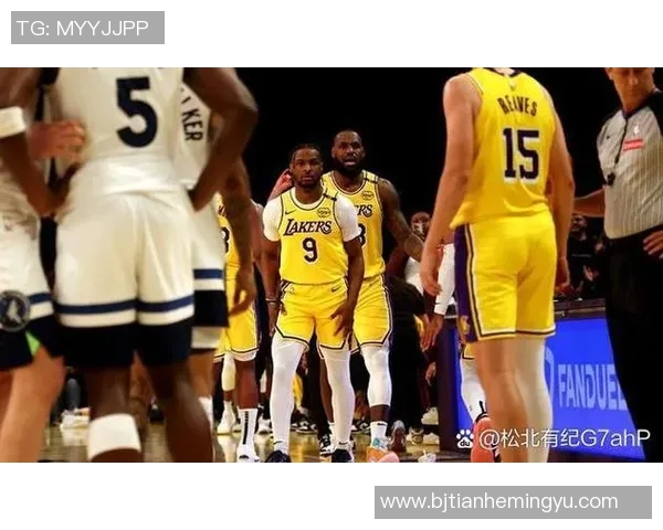 钱德勒在比赛中力压姚明展现强大实力引发球迷热议