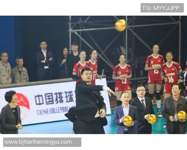 郎平姚明联手踢球展现运动魅力引发全民热潮