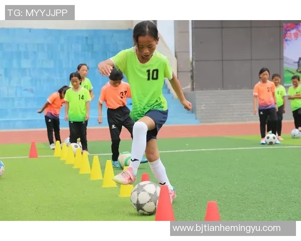 178cm足球明星的成长之路与职业生涯的辉煌成就探秘