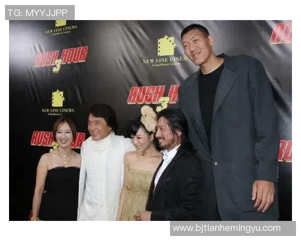 成龙与足球明星亲密互动视频曝光引发粉丝热议与期待