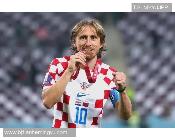 风采卓越的足球明星们展现高级帅气与球场魅力的完美结合